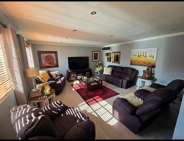 3 BEDROOM HOUSE FOR SALE IN AMBERFIELD